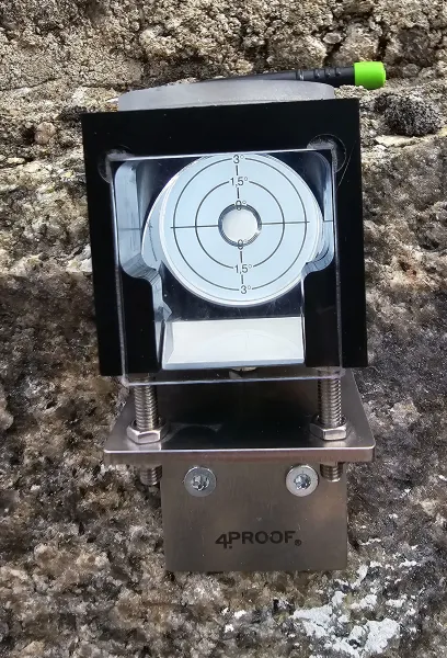 4proof Neigungsmonitor für Neigungsveränderungen (z.B. Gebäuden, Stützmauern, Holzkonstruktionen)- Detail